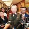 Bộ trưởng Bộ Công an Tô Lâm trả lời phỏng vấn báo chí bên hành lang Quốc hội. (Ảnh: Doãn Tấn/TTXVN) 