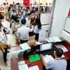 Hà Nội: Hàng trăm người xếp hàng làm thủ tục hưởng trợ cấp thất nghiệp