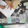 Cơ quan công an kiểm kê tang vật khi triệt phá một lò sản xuất ma túy tổng hợp. (Ảnh minh hoạ: TTXVN)