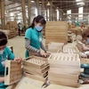 Nhu cầu tuyển dụng trong ngành sản xuất đồ gỗ xuất khẩu dự báo sẽ bị hạn chế trong 6 tháng tới. (Ảnh minh hoạ: Thanh Vũ/TTXVN)