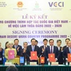 Ký kết Khung Chương trình Quốc gia Việc làm thỏa đáng của Việt Nam giai đoạn 2022-2026. (Ảnh: PV/Vietnam+)