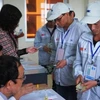 Lao động Việt Nam làm thủ tục sang Hàn Quốc làm việc (Ảnh: PV/vietnam+)