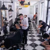 Hà Nội: Tiệm cắt tóc ‘hốt bạc’ ngày đầu nới lỏng giãn cách xã hội