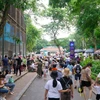 Hà Nội: Công viên Thủ Lệ chật kín người trong ngày đầu nghỉ lễ 30/4