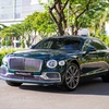 Ngắm siêu xe Bentley Flying Spur V8 màu xanh độc lạ cập bến Việt Nam