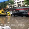 Hà Nội: Dịch vụ cứu hộ ôtô đắt khách sau cơn mưa lớn tối 13/6