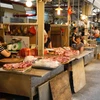 Giá thịt lợn tại các chợ, siêu thị liên tục tăng cao trong những ngày qua. (Ảnh: PV/Vietnam+)