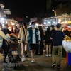 [Video] Không khí chợ hoa đêm Quảng An nhộn nhịp trước dịp lễ 20/10