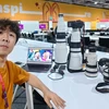 'Soi' dàn thiết bị của PV VietnamPlus khi tác nghiệp tại World Cup