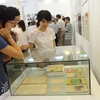 Ngay trong buổi khai mạc, triển lãm đã thu hút đông đảo khách tham quan. (Ảnh: PV/Vietnam+) 