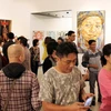 Ngay từ buổi khai mạc, triển lãm đã thu hút đông đảo khách tham quan. (Ảnh: Doãn Đức/Vietnam+)