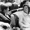 Cựu Tổng thống John F. Kennedy và cựu Đệ nhất phu nhân Jackie Kennedy. (Ảnh: New York Times)