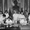 Ký tuyên bố chung Việt Nam-Campuchia, trong chuyến thăm chính thức của Chủ tịch Heng Samrin tới Việt Nam, ngày 22/8/1979. (Ảnh: Tư liệu TTXVN)