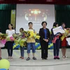Thí sinh Trần Nam Long (áo vàng) nhận giải đặc biệt của cuộc thi. (Ảnh: BTC)
