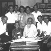 Học giả Đào Duy Anh (người ngồi thứ tư từ trái qua, hàng trước) bên các học trò. (Ảnh: USSH)