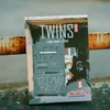 "Twins - Con nhà lính" chứa đựng nhiều câu chuyện hài hước. (Ảnh: NXB Kim Đồng)