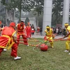 Trò chơi dân gian cầu móc của người dân Bắc Giang. (Ảnh: PV/Vietnam+)