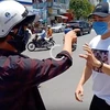 Cộng đồng mạng đặt ra nghi vấn về việc diễn viên hài Lê Dương Bảo Lâm dàn dựng clip bị đánh để thu hút sự chú ý. (Ảnh cắt từ clip)
