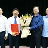 Lãnh đạo Ban Tuyên giáo Trung ương chúc mừng ông Trần Thanh Lâm nhận quyết định bổ nhiệm Vụ trưởng Vụ Báo chí-Xuất bản. (Ảnh: Tuyengiao.vn)