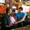 Alfred trong một chuyến làm từ thiện của mình tại Việt Nam. (Ảnh: PV/Vietnam+) 