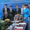 Đại diện Bộ Giáo dục và Đào tạo ký kết biên bản ghi nhớ với Công ty Autodesk. (Ảnh: Phạm Mai/Vietnam+)