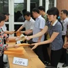 Phụ huynh chen nhau, trường Lương Thế Vinh bán hết 1.600 hồ sơ