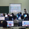 Các sinh viên được tập huấn trực tiếp kỹ năng tìm việc qua mạng. (Ảnh: Ban tổ chức)