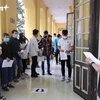 Các thí sinh chuẩn bị bước vào phòng thi (Ảnh: Hoàng Đạt/Vietnam+) 