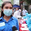 Dấu ấn của màu xanh tình nguyện: Hỗ trợ tiêm chủng - Truy tìm F0 