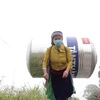 [Video] Người dân vùng cao 'vỡ oà' hạnh phúc cõng bình nước về nhà