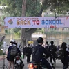 [Video] Sau nửa năm, học sinh khối 12 Thủ đô phấn khởi trở lại trường