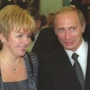 Bà Lyudmila và ông Putin dự một bữa tiệc tại điện Kremlin vào ngày 7/5/2000 (Ảnh: Moscow Times)