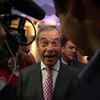 Ông Farage vui vẻ khi tuyên bố chiến thắng trong cuộc bỏ phiếu về Brexit (Nguồn: Mirror)