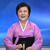 Bà Ri Chun-hee xuất hiện trong bộ trang phục truyền thống Triều Tiên với hai màu hồng và đen. (Nguồn: SCMP)