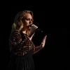 Adele trình diễn ca khúc 'Hello" đình đám trong đêm trao giải Grammy. (Nguồn: AFP)