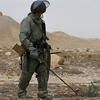 Lính Nga tham gia dò mìn tại thành phố cổ Palmyra. (Nguồn: PressTV) 