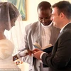 Zanele Ndlovu vẫn làm lễ cưới bất chấp việc mất đi một cánh tay. (Nguồn: Daily Mail)