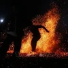 Hình ảnh huyền bí nhưng thu hút từ lễ hội nhảy lửa của người Pà Thẻn