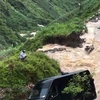 Sốc với cảnh nước lũ phá tan hoang đường xuống sông Nho Quế ở Hà Giang