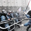 Hàng trăm nghìn người Ukraine đụng độ với cảnh sát