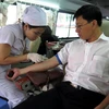 Nhân viên Bảo Minh tình nguyện tham gia hiến máu nhân đạo. (Ảnh: Hoàng Hải/Vietnam+)