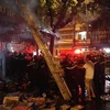 Cận cảnh đám cháy trên phố Hàng Mã. (Ảnh: Minh Sơn/Vietnam+)
