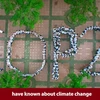 200 học sinh trường Trung học phổ thông Lương Thế Vinh xếp hình cổ động Hội nghị thượng đỉnh Liên hợp quốc về biến đổi khí hậu (COP 21). (Nguồn: Vietnam+)