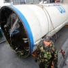 Mảnh vỡ được cho là từ vụ phóng tên lửa của Triều Tiên được Hàn Quốc thu giữ ngày 14/12/2012. (Ảnh: AP/Yonhap)