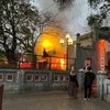 Hà Nội: Cháy quầy bán vé trước cầu Thê Húc, không có thương vong