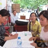 Thí sinh làm thủ tục dự tuyển đại học năm 2015. (Ảnh: Phạm Mai/Vietnam+)