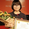 Nguyễn Phương Linh rạng rỡ khi nhận danh hiệu thủ khoa của cuộc thi. (Ảnh: BTC)