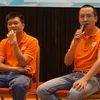 Theo anh Nguyễn Quang Hưng (bên phải) thì điểm yếu của sinh viên là ngoại ngữ kém, thiếu tự tin và thiếu kỹ năng mềm. (Ảnh: FPT)