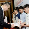 Các sinh viên tại Hà Nội được nhận học bổng sáng nay. (Ảnh: BTC)