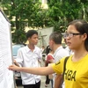 Sinh viên tham gia xét tuyển vào Đại học Kinh tê quốc dân năm 2015. (Ảnh: Phạm Mai/Vietnam+)